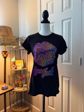 Lisa Frank Black Graphic Tee with Colorful Leopard Lips size large euc